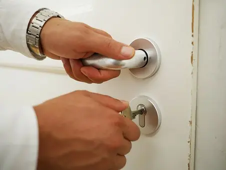Broken-Key-Extraction--in-Sm-Kansas-broken-key-extraction-sm-kansas.jpg-image